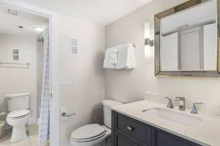 The Scallop By Brightwild-Beachfront Condo Дестин Екстериор снимка