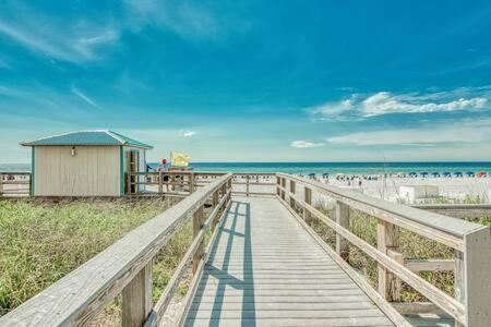 The Scallop By Brightwild-Beachfront Condo Дестин Екстериор снимка