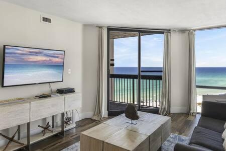The Scallop By Brightwild-Beachfront Condo Дестин Екстериор снимка